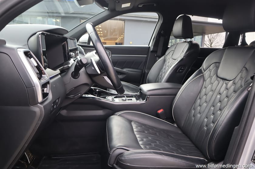 Bild 4 av Kia Sorento 2.2 CRDi SCR AWD 202hk 7 sits Aut Navi Backkamera Svensksåld Skinn