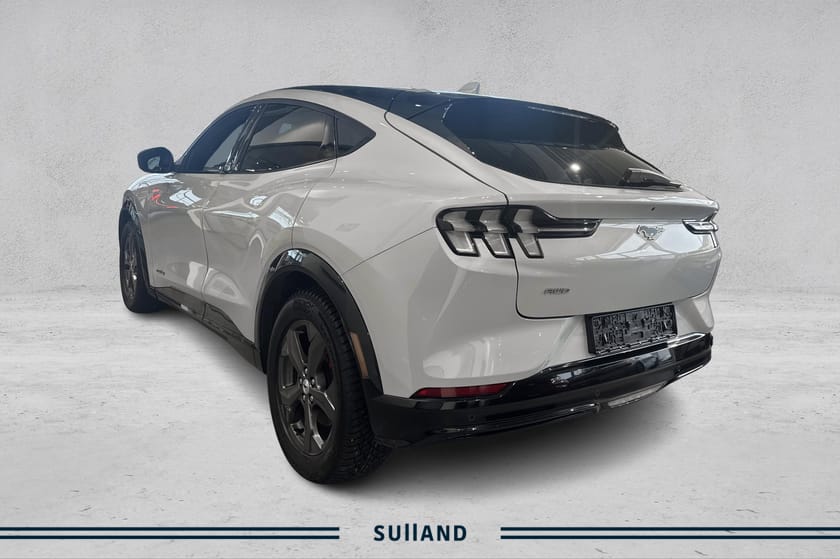 Bilde 3 av Ford Mustang Mach-E Standard Range AWD range, piggdekk