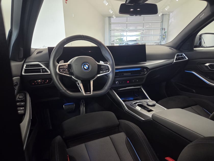 Bild 1 av BMW 330e xDrive Sedan M Sport | Drag | Widescreen | Rattvärme