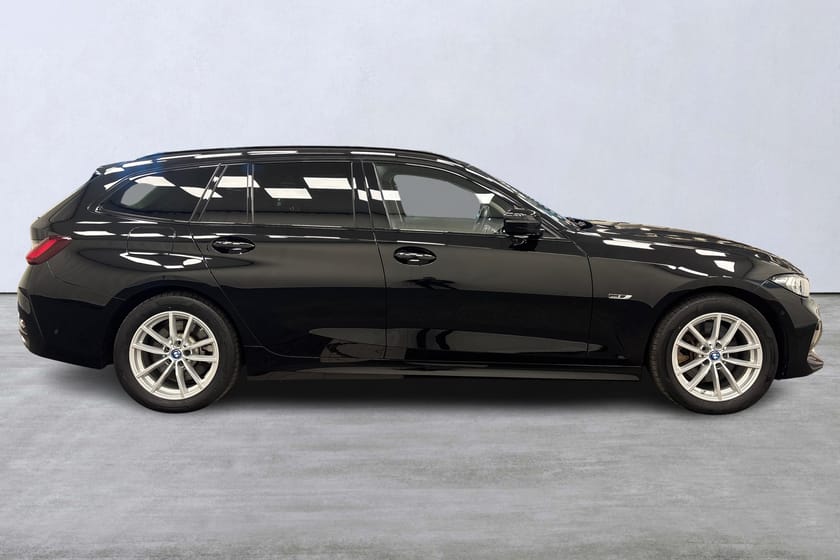 Bild 3 av BMW 330e Touring 