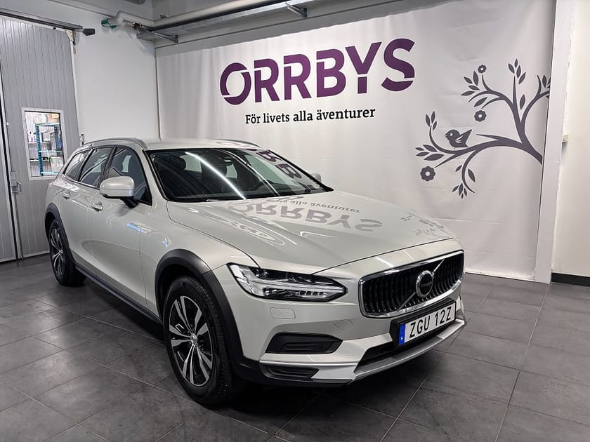 Bild 1 av Volvo V90 Cross Country B4 AWD Aut Momentum  Drag Skinn Värmare V-Hjul Nav