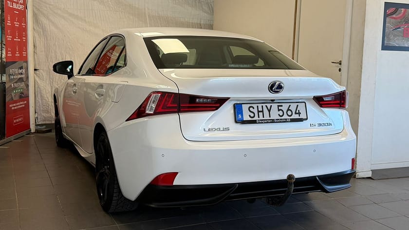 Bild 5 av Lexus IS 300h 2.5 CVT F Sport |Hybrid|Euro 6|Dragkrok|3,45%ränta