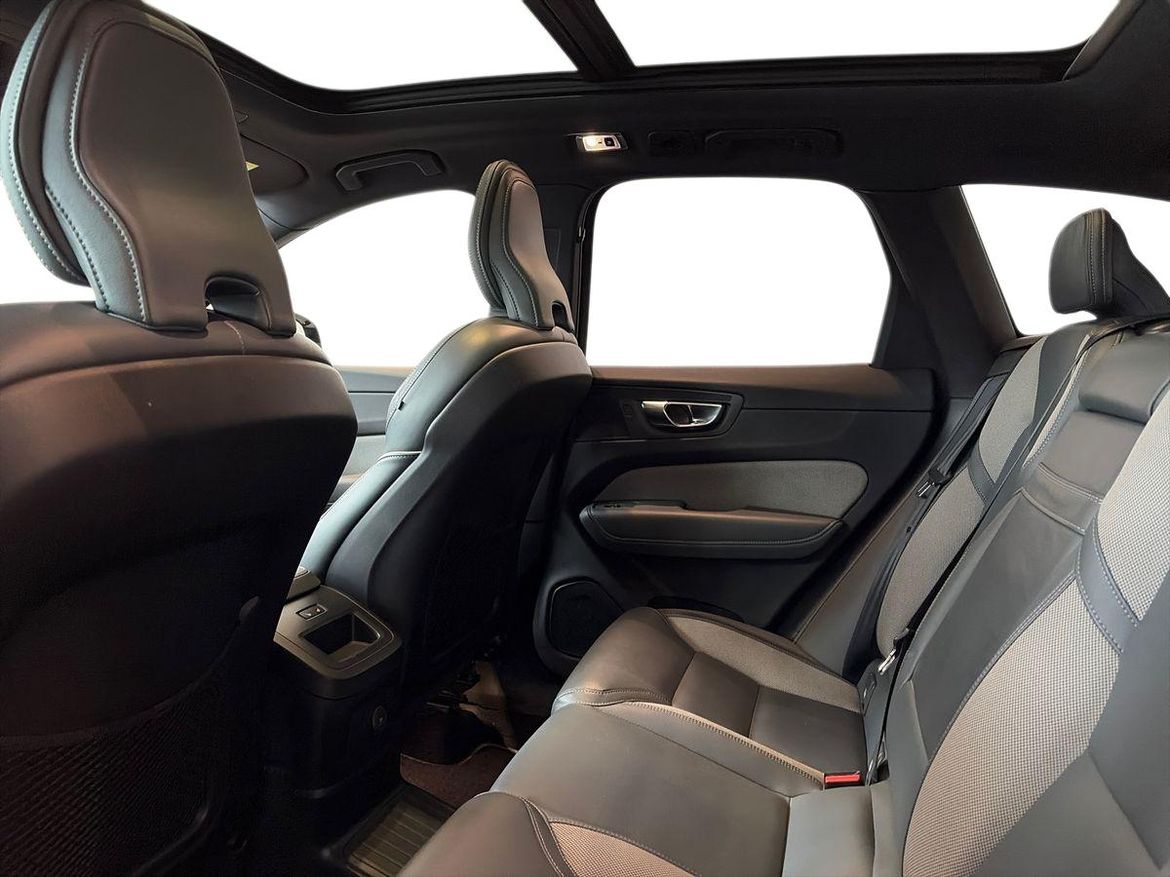 Volvo XC60 2021 - miniatyr 10