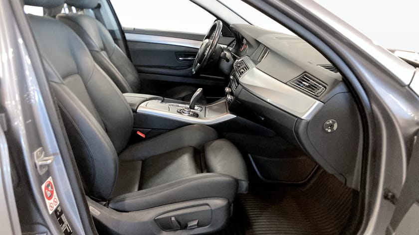 Bild 3 av BMW 520d xDrive Sedan Sport Stolar Läder Dragkrok HiFi-Högtalare