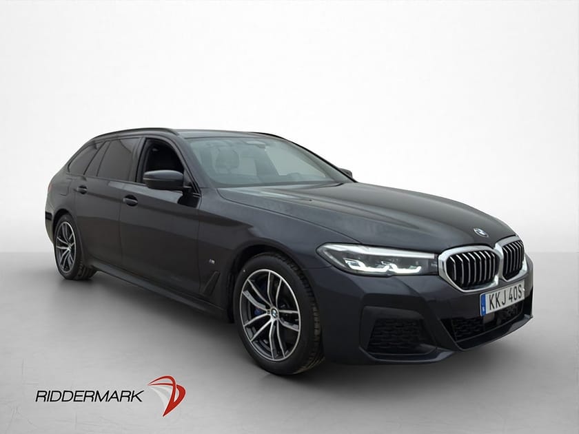 Bild 1 av BMW 530e xDrive Touring M Sport MOMS Cockpit Kamera Skinn Drag