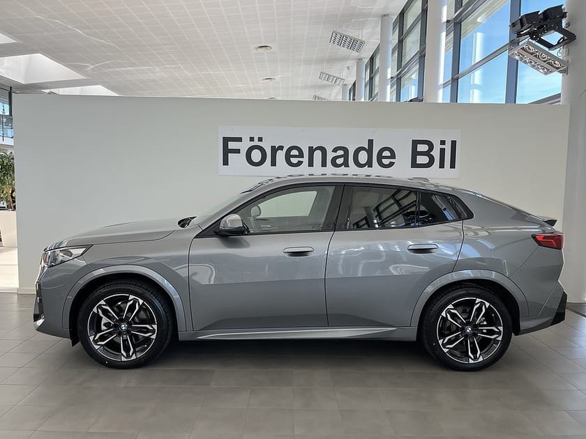 Bild 3 av BMW iX2 xDrive30 M Sport Drag Rattvärme 19" Park Assist