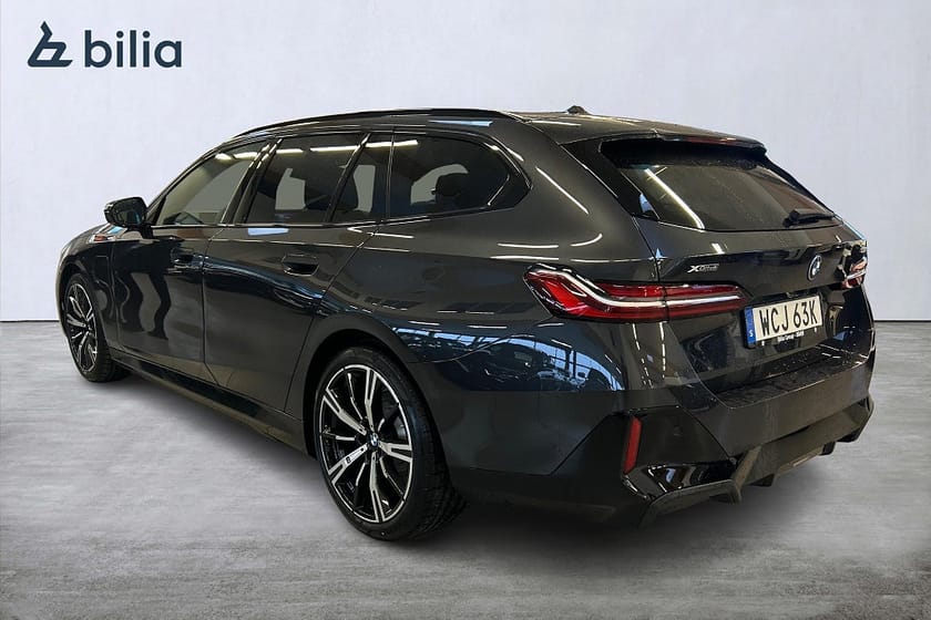 Bild 2 av BMW 530e xDrive Touring DEMO M Sport Innovation B&W Iconic&Glow