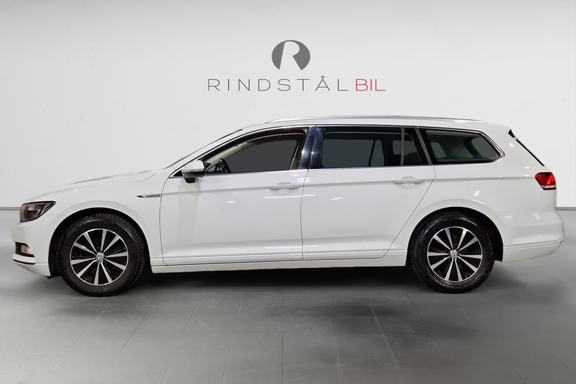 Bild 4 av Volkswagen Passat Sportscombi SC 2.0 TDI 150 HK DRAG D-VÄRM PDC CARPLAY 17700MIL 17"