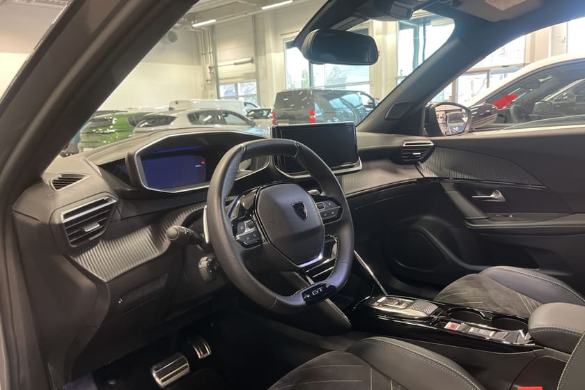 Bild 5 av Peugeot 2008 HYBRID 136 GT AUT 145hk *360-KAMERA/DRAG/MASSAGE*