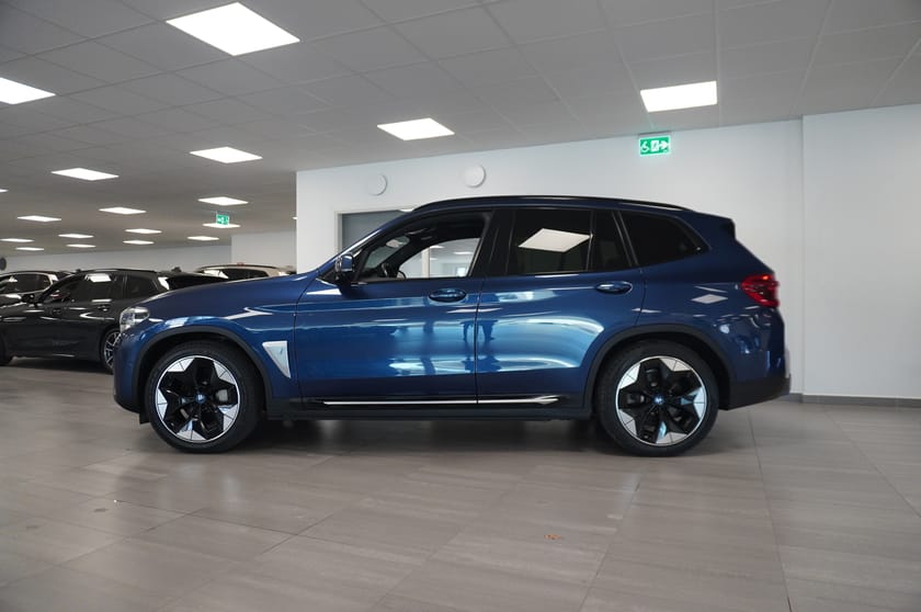 Bild 5 av BMW iX3 Charged Plus Drag Pano HUD Elstolar