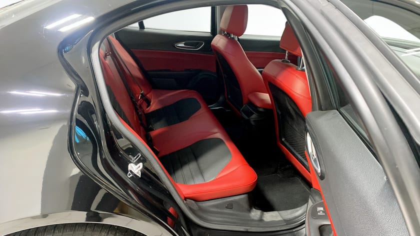 Bild 5 av Alfa Romeo Giulia 2.0 TURBO SUPER 200 Hk 16V