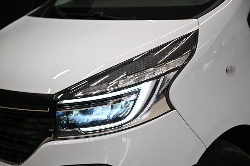 Bild 3 av Renault Trafic Skåpbil 120HK Drag|Värmare|LED|Keyless|Backkamera|Lågmil|Moms