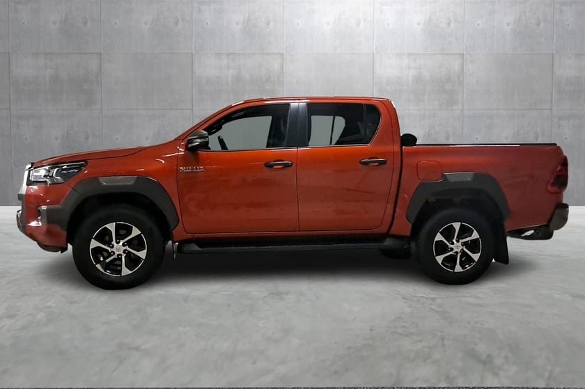 Bilde 2 av Toyota Hilux Dobbelcab D-Cab I SR+ Inv. X I Kun demokjørt I Ekstrautstyr