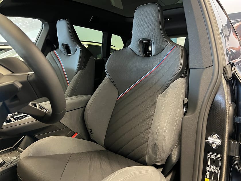 Bild 5 av BMW iX xDrive60 Fully Charged M-Sport Edition H/K Dragkrok