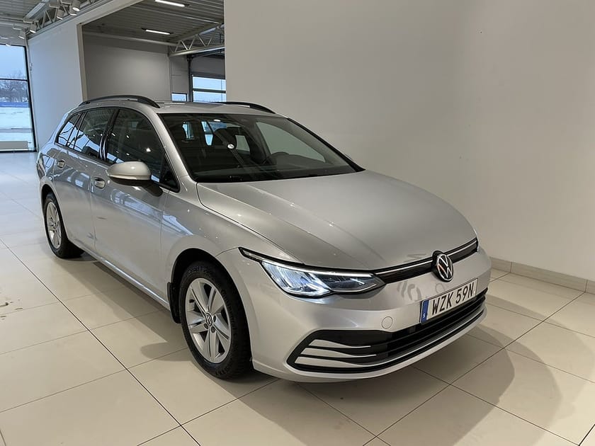 Bild 1 av Volkswagen Golf Sportscombi Kombi 1.5 eTSI 130hk Drag Värmare Lane assist