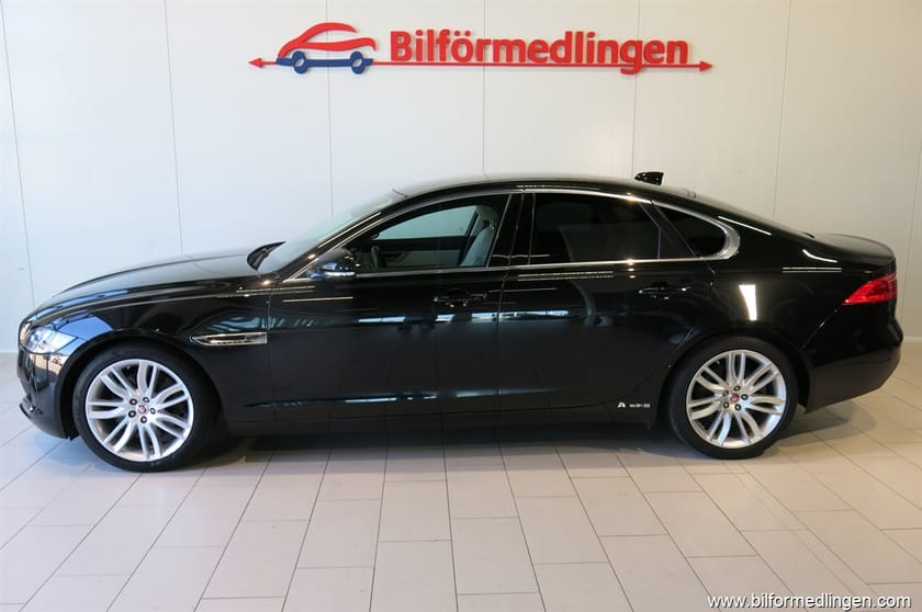 Bild 1 av Jaguar XF 30d 300hk Portfolio, låga mil, 1 brukare
