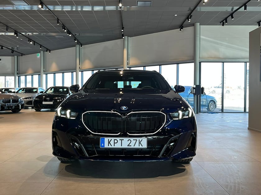 Bild 2 av BMW 530e xDrive Touring M Sport Pro D/A Pro B&W 4,95%