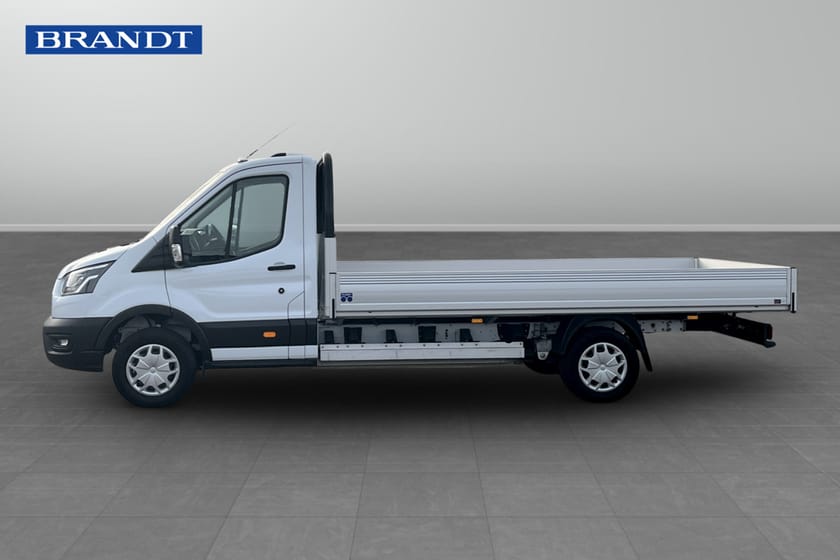 Bild 3 av Ford E-Transit 350 Chassi Cab Enkelhyt Flakbil Trend L4 BEV 184 hk / 135 kW 1AT RWD