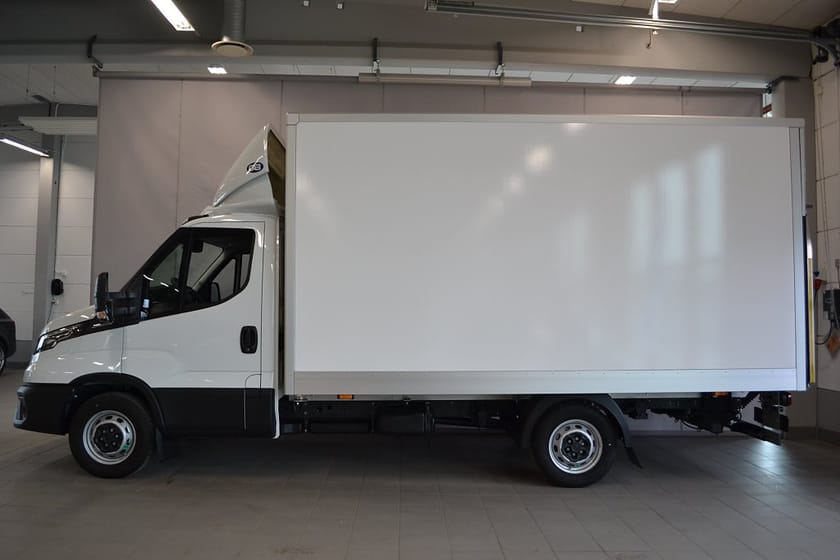 Bild 3 av Iveco Daily 35-160 Chassis Cab 35S16HA8 Skåp och Lift 156hk