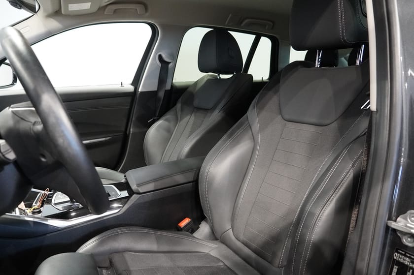Bild 4 av BMW 330e Touring Sportline, 292HK DRAG RATTVÄRME