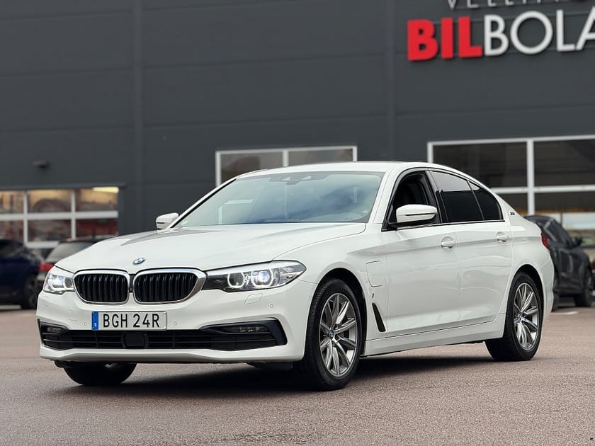 Bild 2 av BMW 530e iPerformance Sedan Sport line 360 kamera Navi