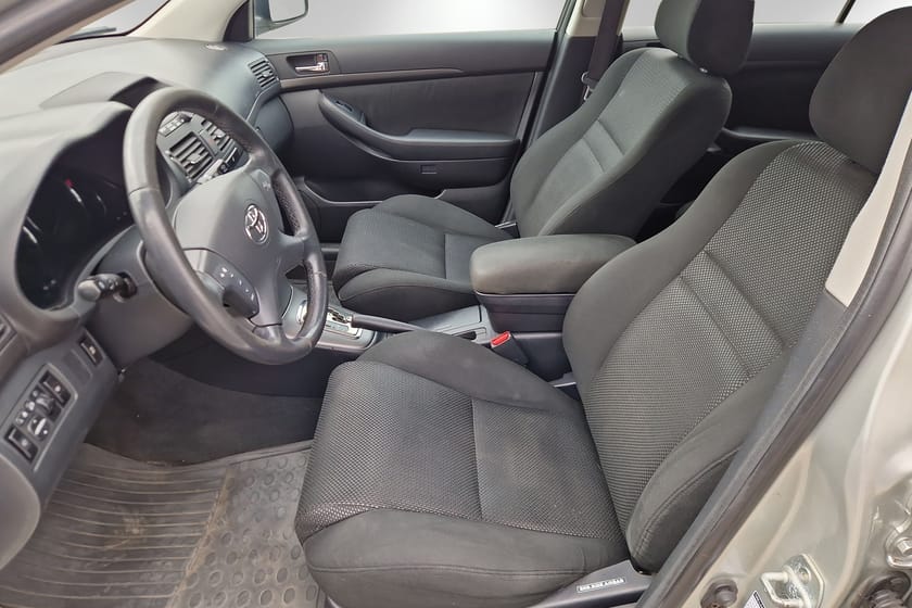 Bild 4 av Toyota Avensis Kombi 2.0 D-4 Bensin 137hk