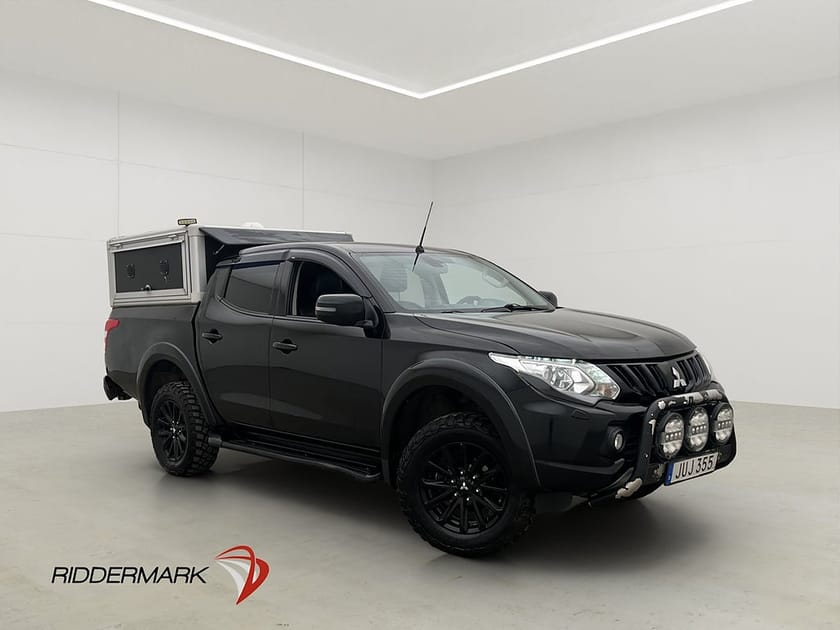 Bild 1 av Mitsubishi L200 Dubbelhytt Premium 2.4 4WD HUNDKÅPA Drag Skinn MOMS
