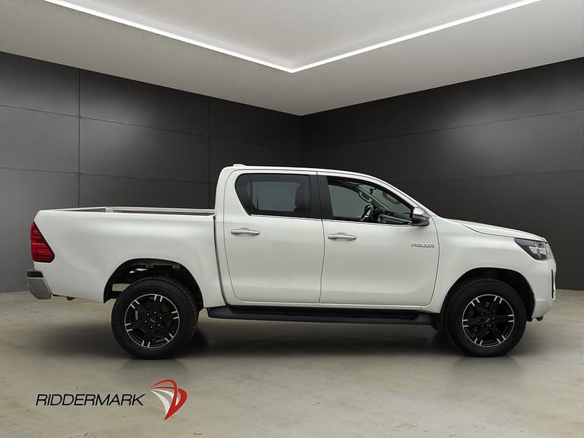Bild 2 av Toyota Hilux Dubbelhytt 2.4 AWD M/K-Värmare Drag B-Kamera Diff Moms