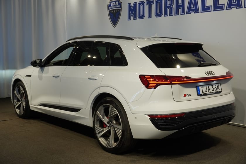 Bild 4 av Audi Q8 55 e-tron quattro 408hk S-Line Matrix 360* Drag Selection