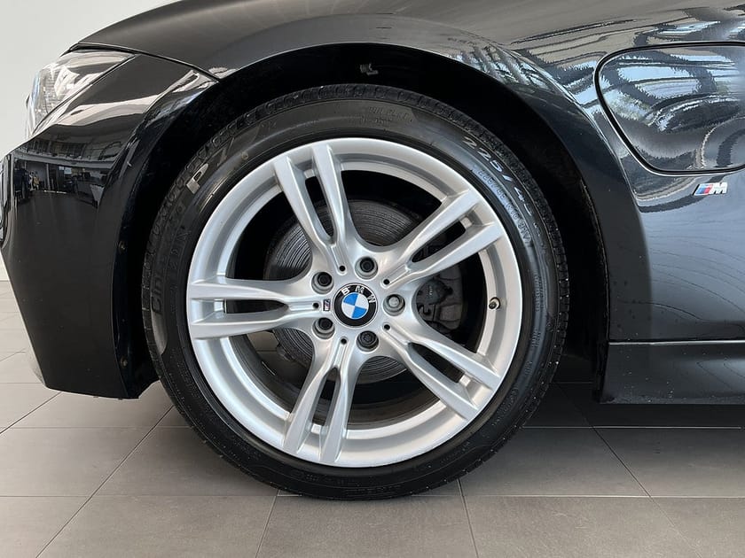 Bild 4 av BMW 330e Sedan M Sport Nav Head-Up Taklucka Backkamera