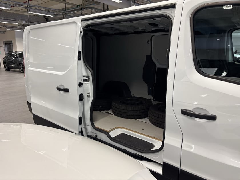Bild 2 av Renault Trafic Skåpbil Skåp PhII Nord L2H1 150 A//Kamera//V+H sidolastdörr//