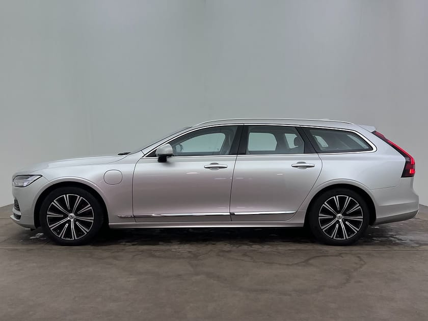 Bild 3 av Volvo V90 Recharge T6 AWD Momentum B-kamera Drag Rattvärme