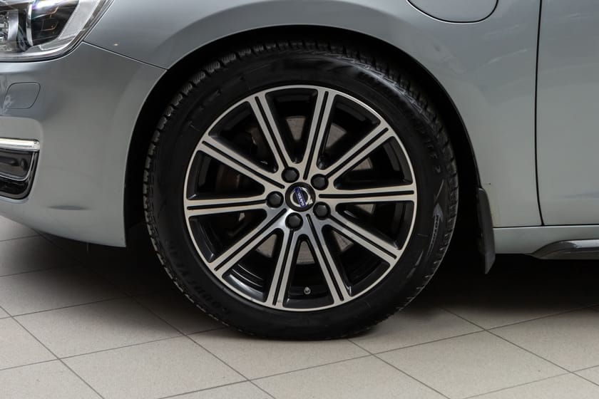 Bilde 4 av Volvo V60 D6 Plug-in Hybrid/Summum/AWD/288hk/ACC/Kamera/KROK