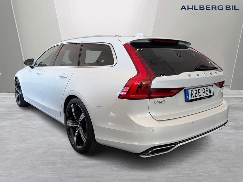 Bild 3 av Volvo V90 D5 AWD R-Design. Backkamera, Drag, Panoramaglastak, Navi, Tonade rutor, Adaptiv farthållare