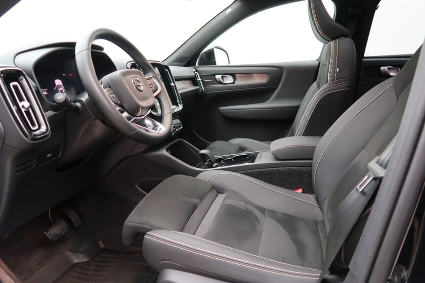 Bild 4 av Volvo EX40 Twin Motor Performance M Ultra Black Edt/Drag/Klimatpkt/Pano/360K/H&K/PixelTech