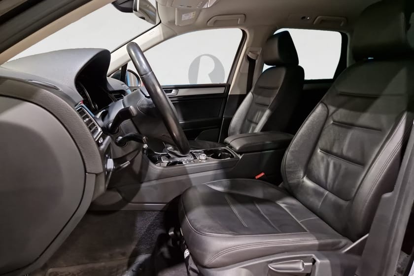 Bild 3 av Volkswagen Touareg 3.0 V6 TDI 204 HK DSG 4M DRAG D-VÄRM B-KAMERA 18200MIL