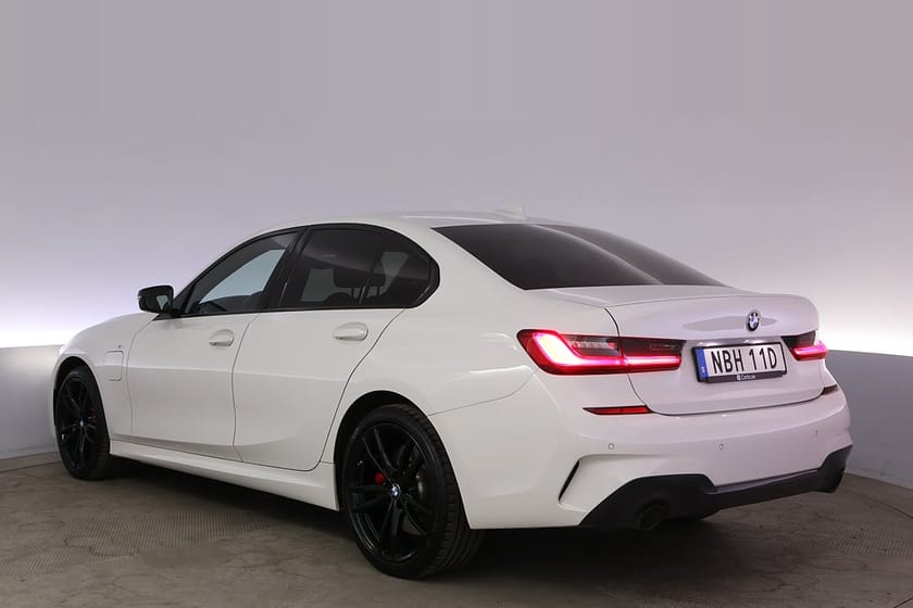 Bild 3 av BMW 330e Sedan M Sport HK HuD DAP Laser Shadow Ext.