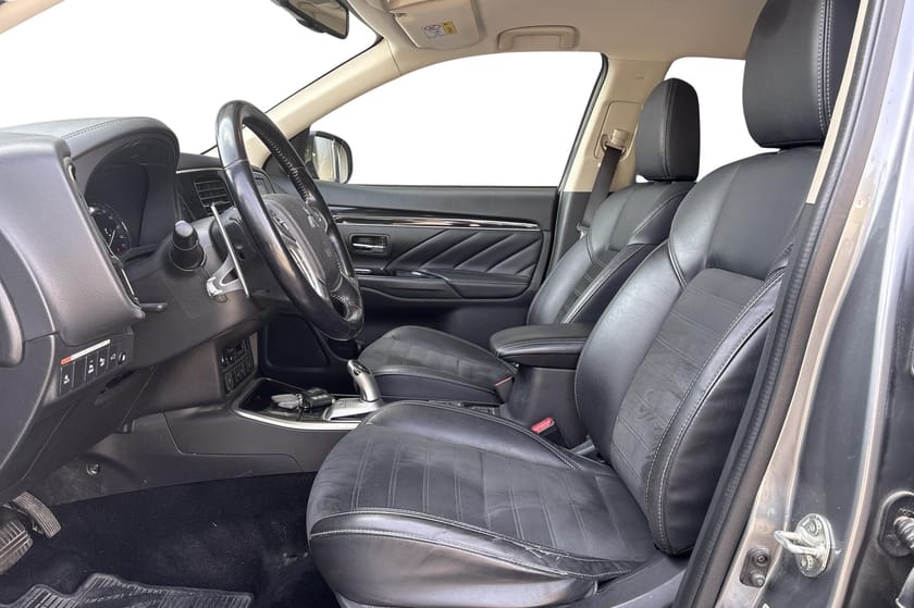 Bilde 3 av Mitsubishi Outlander PHEV Instyle I LED-bar I Tilhengerfeste