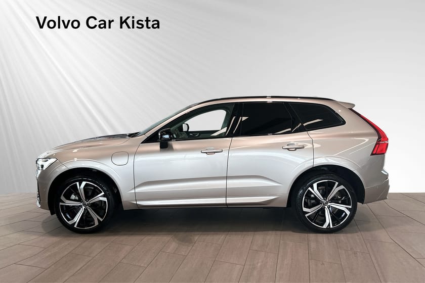 Bild 3 av Volvo XC60 Recharge T6 II Ultimate Dark B/W Pano Drag HUD