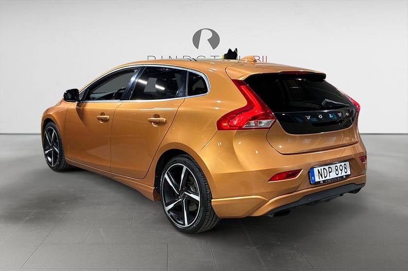 Bild 5 av Volvo V40 T3 150HK SUMMUM B-KAMERA DRAG SKINN PDC KAMREM BYTT 18"