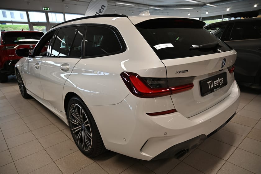 Bilde 3 av BMW 330e xDrive Touring 