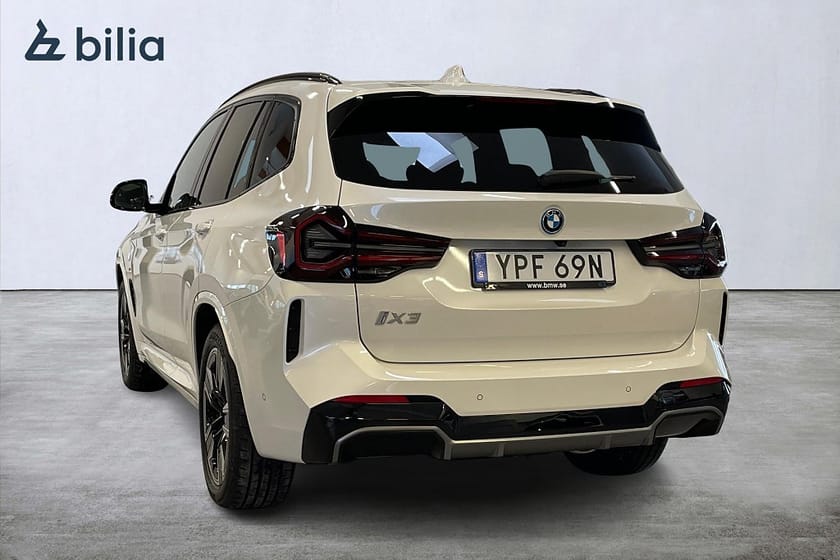 Bild 2 av BMW iX3 Charged M Sport Panorama Elstolar m. minne Kamera Drag