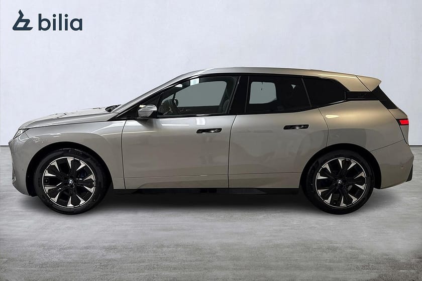 Bild 3 av BMW iX xDrive60 M Sport/Pano/H/K/Drag/DEMOBIL