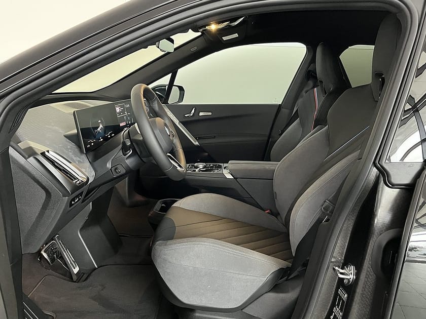 Bild 5 av BMW iX xDrive60 M Sport H/K Comfortpaket Drag Panorama