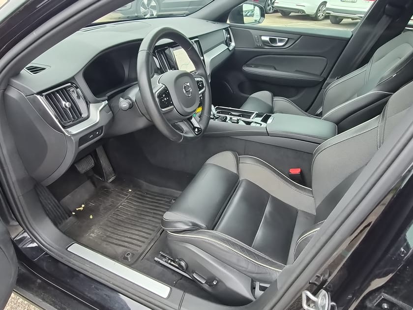 Bild 2 av Volvo V60 T6 Plus Dark Edition