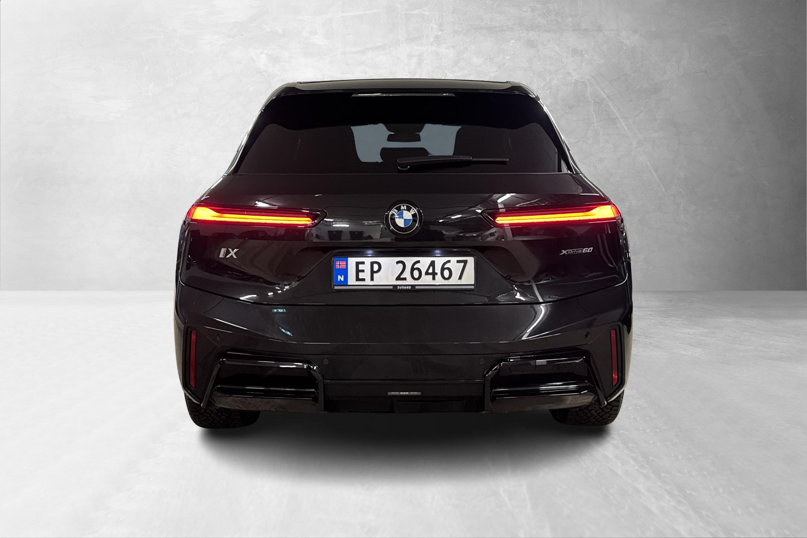 Thumnail bilde 3 av BMW iX xDrive60