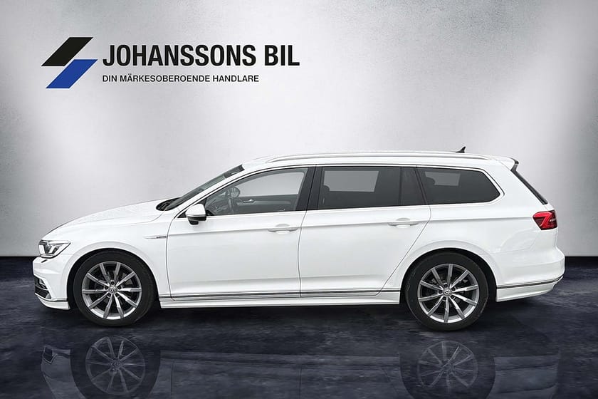 Bild 2 av Volkswagen Passat Sportscombi 2.0TDI 4Motion R-Line Cockpit Skinn Värmare Drag Kamera