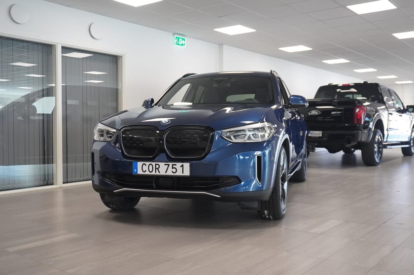 Bild 2 av BMW iX3 Charged Plus Drag Pano HUD Elstolar