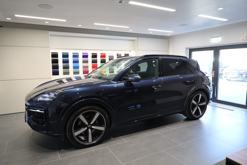 Bild 3 av Porsche Cayenne E-Hybrid / Burmester / Nightvision / 470 HK