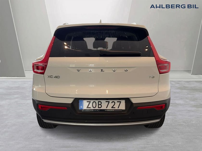 Bild 4 av Volvo XC40 T3 FWD Momentum Edition. Backkamera,  Panoramaglastak,  Rattvärme,